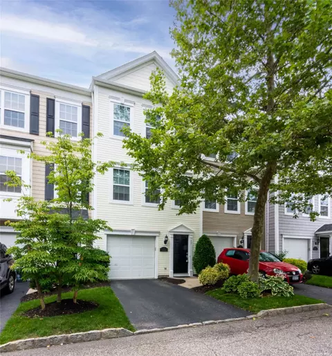 77 Maler Ln #77, Patchogue, NY 11772