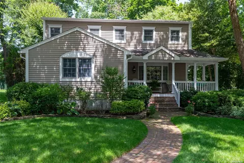 8 Renville Ct, Mill Neck, NY 11765