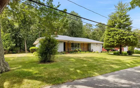 47 Fanning Blvd, Riverhead, NY 11901