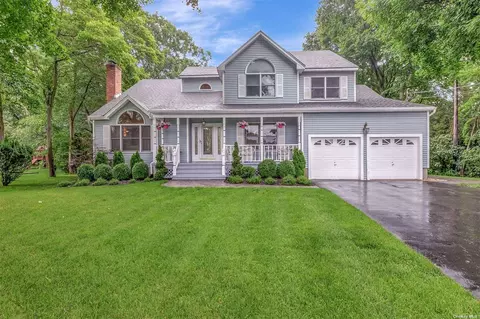 87 Astor Ave, Saint James, NY 11780