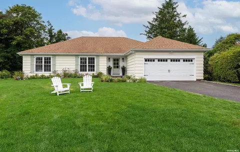 27 Oak Point W Dr, Bayville, NY 11709
