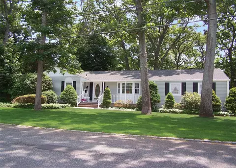 30 High St, Ronkonkoma, NY 11779