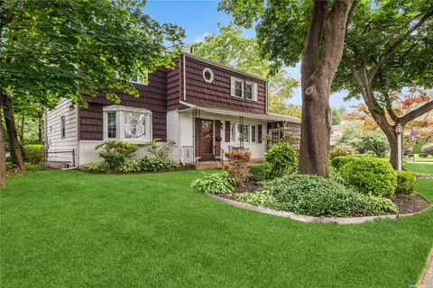178 Glenmore St, East Williston, NY 11596