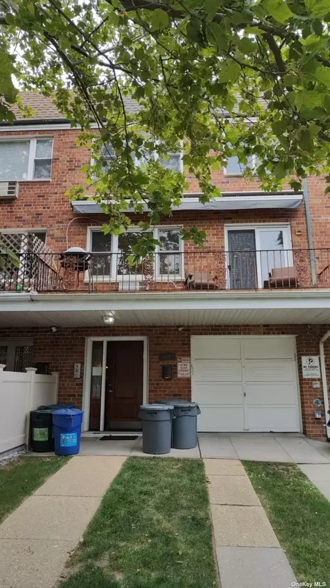 144-43 75th Rd, Flushing, NY 11367