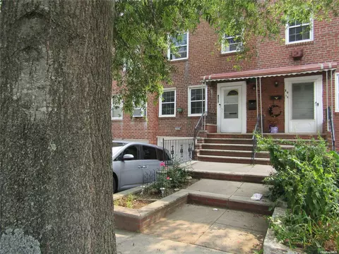 80-17 249th St, Bellerose, NY 11426