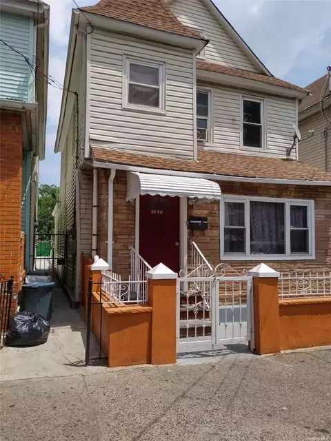 38-11 104th St, Corona, NY 11368