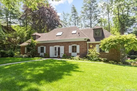 12 Longview Rd, Port Washington, NY 11050