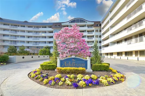 100 Harbor View Dr #207, Port Washington, NY 11050