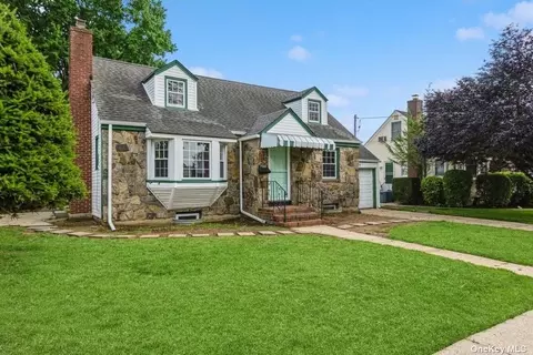 1790 Aaron Ave, East Meadow, NY 11554