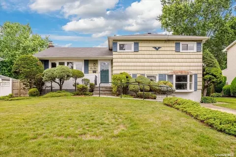 110 Abbott St, Massapequa, NY 11758