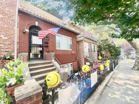 23-40 30th Dr, Long Island City, NY 11102