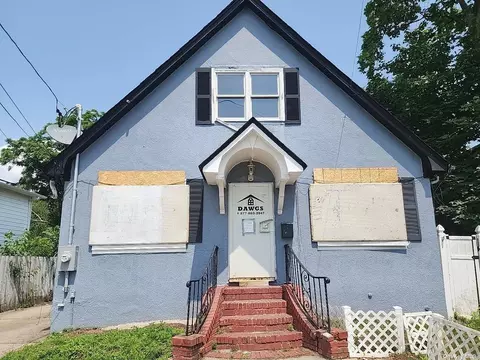 27 Brook Ave, Bay Shore, NY 11706