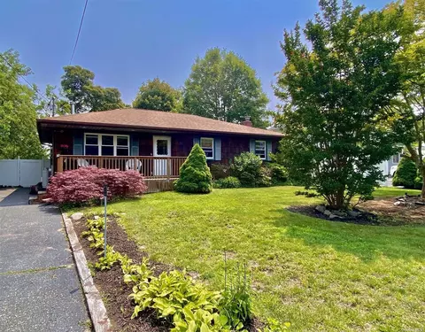 235 Floyd Rd, Shirley, NY 11967