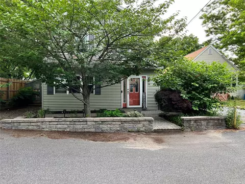 34 Zenith Rd, Rocky Point, NY 11778