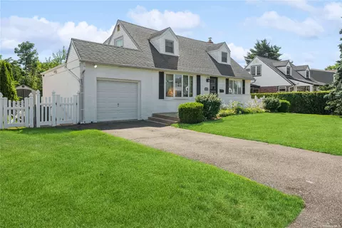 157 Lorraine Gate, East Meadow, NY 11554
