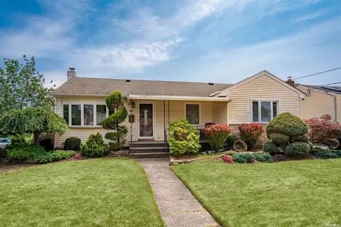 63 Martin N Rd, Bethpage, NY 11714