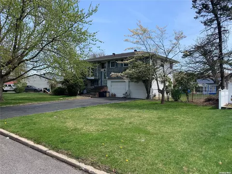 172 Wittberg St, Brentwood, NY 11717