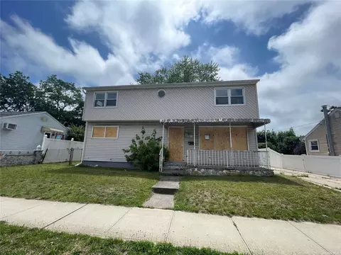 3345 Great Neck Rd, Amityville, NY 11701