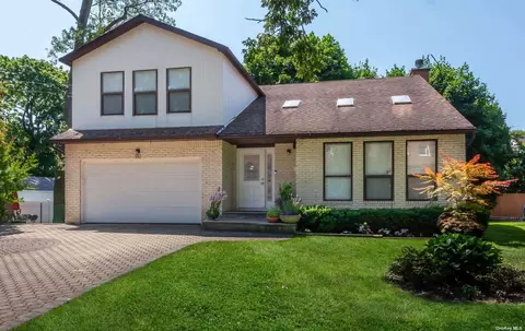 180 Warner Ave, Roslyn Heights, NY 11577