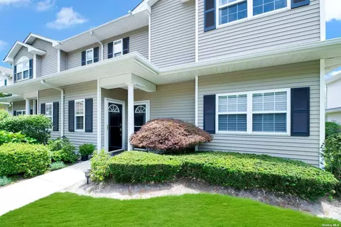 1201 Aerie Way #1201, East Quogue, NY 11942