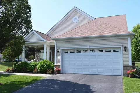 15 Burnett Ct #15, Mount Sinai, NY 11766
