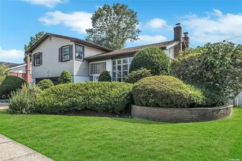 14 Barry Dr, Westbury, NY 11590