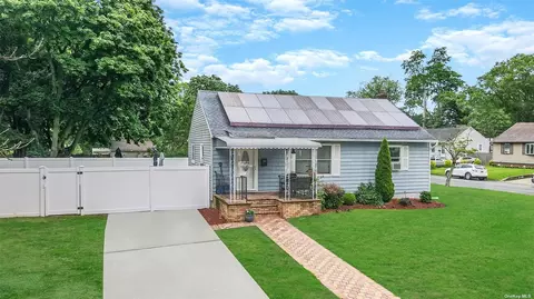 21 Westchester Ave, Wyandanch, NY 11798