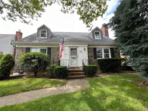 161 Lawrence St, New Hyde Park, NY 11040