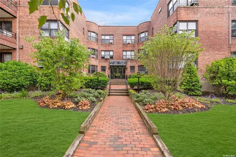 58 Grace Ave #3J, Great Neck, NY 11021