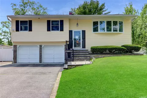 122 Woodbury Rd, Hauppauge, NY 11788