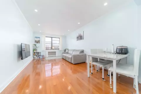 29-14 139th St #4C, Flushing, NY 11354