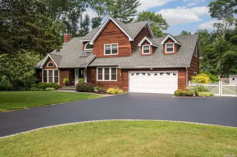 2 Rogues Ct, Huntington Station, NY 11746