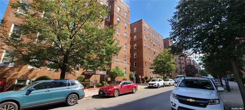 63-89 Saunders St #3-G, Rego Park, NY 11374
