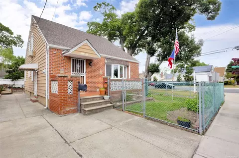 141-04 256th St, Rosedale, NY 11422