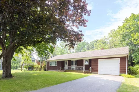 1270 Bay Shore Rd, Greenport, NY 11944