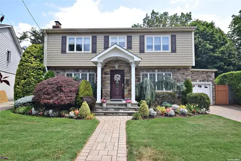26 Plymouth St, New Hyde Park, NY 11040