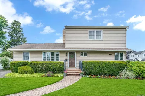 27 Surrey Ln, Plainview, NY 11803