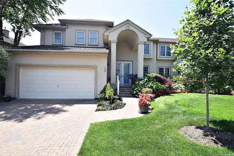 188 Montecito Cres #188, Melville, NY 11747
