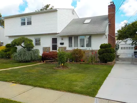 234 Ohio St, Hicksville, NY 11801