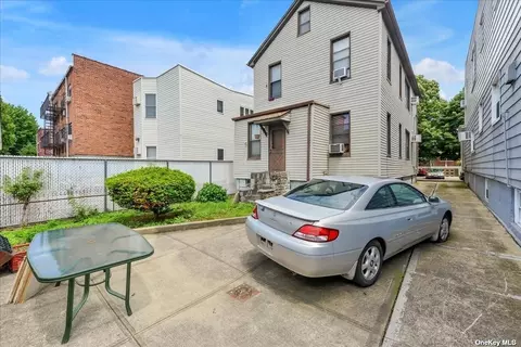 51-28 65th St, Woodside, NY 11377