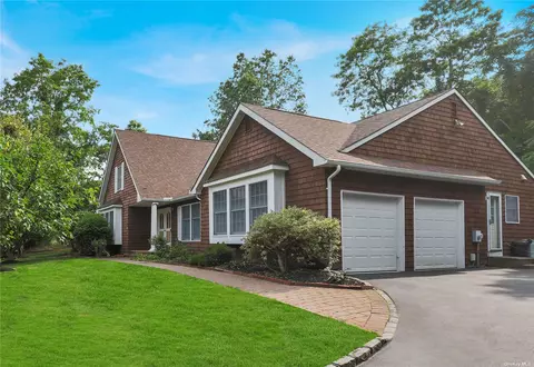 8 Sage Brush Ct, Setauket, NY 11733