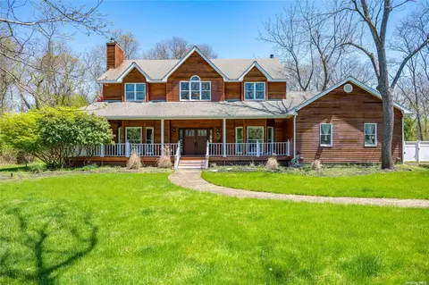33 Evergreen Ave, East Moriches, NY 11940