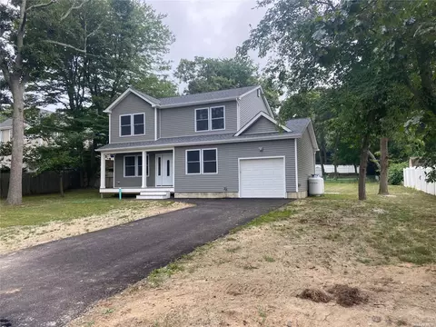 382 Mooney Pond Rd, Farmingville, NY 11738