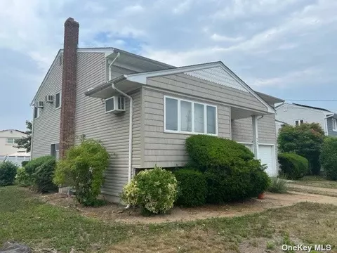 965 Mildred Dr, Baldwin, NY 11510