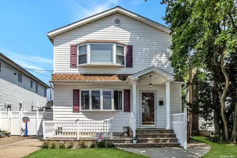 423 Lucille Ave, Elmont, NY 11003