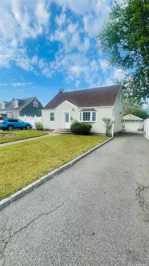762 Park Ave, Uniondale, NY 11553