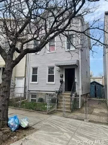 20-46 41st St, Astoria, NY 11105