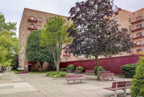 29-09 137th St #2K, Flushing, NY 11354