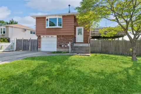 1077 Hyman Ave, Bay Shore, NY 11706
