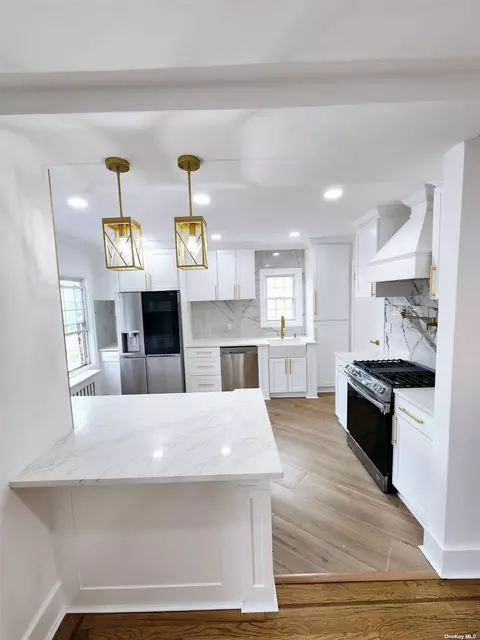 12 Washington Ave, Valley Stream, NY 11580